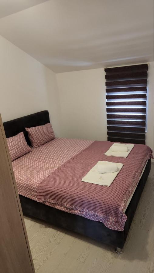 Apartmani Mia Sorajic Petrovac Bagian luar foto