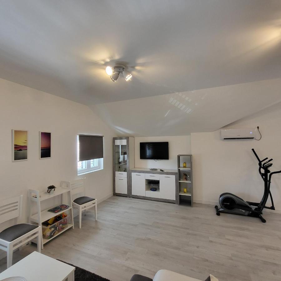 Apartmani Mia Sorajic Petrovac Bagian luar foto
