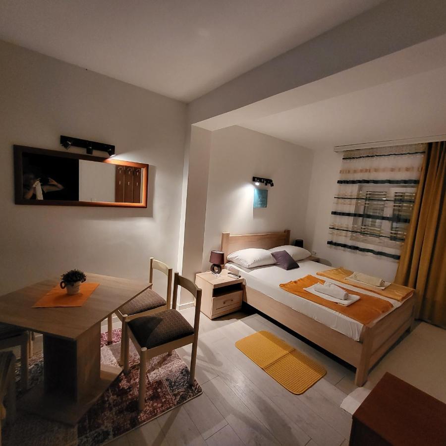 Apartmani Mia Sorajic Petrovac Bagian luar foto