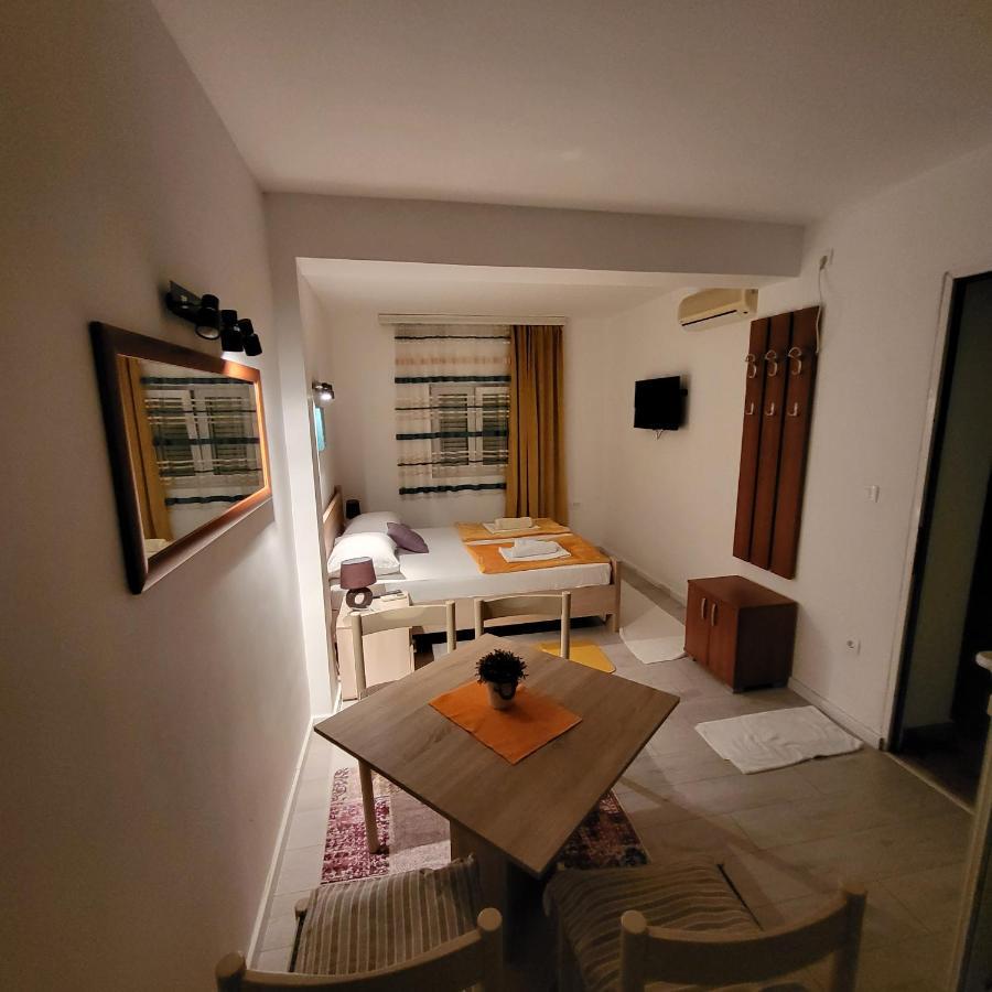 Apartmani Mia Sorajic Petrovac Bagian luar foto