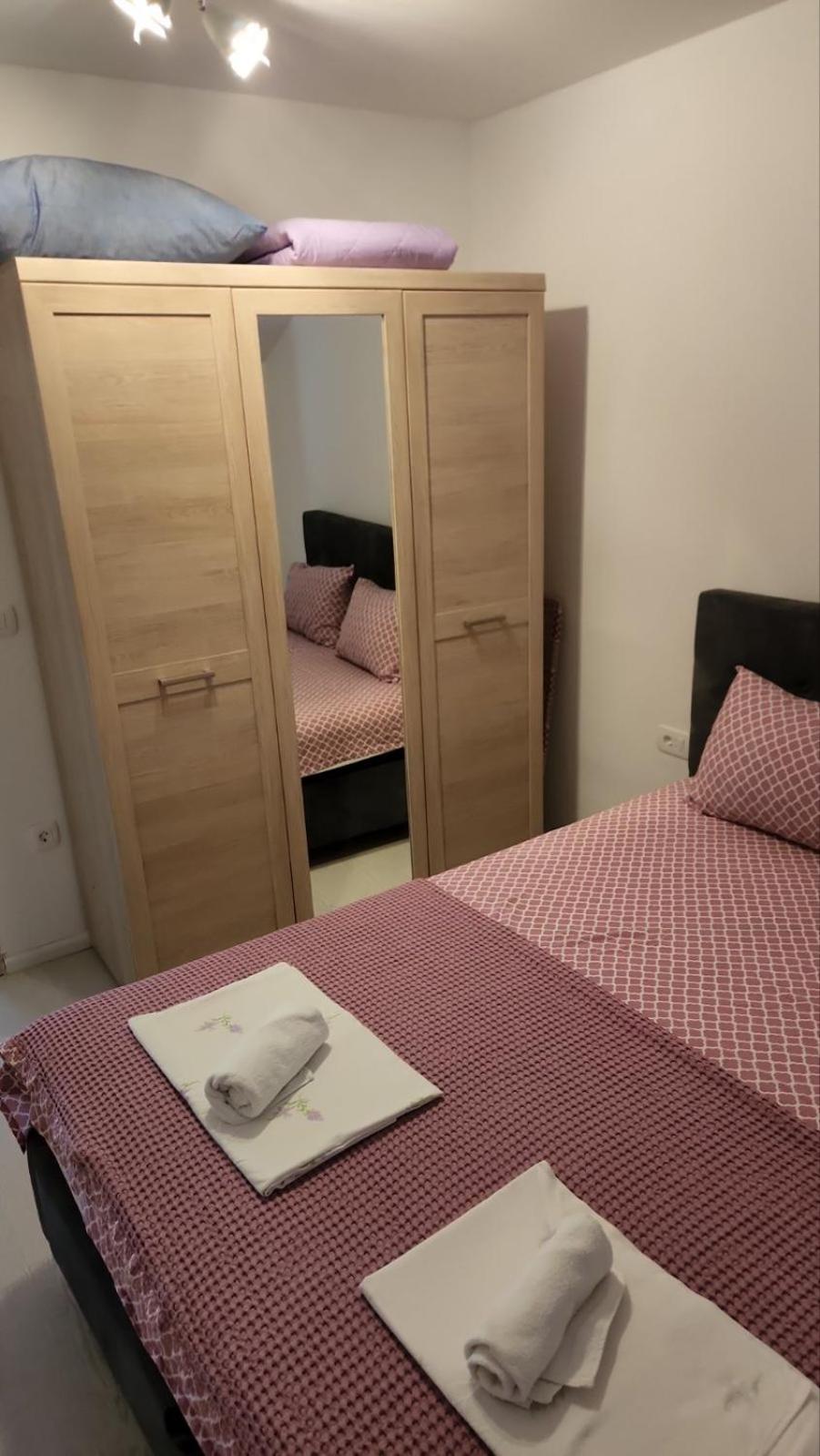Apartmani Mia Sorajic Petrovac Ruang foto
